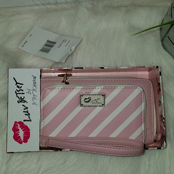 Betsey Johnson wristlet wallet - Picture 3 of 8